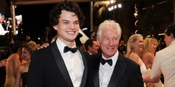 (Видео) Новинар ја праша Џеј Ло дали се разведува од Афлек, многумина ја фалат реакцијата на нејзиниот колега