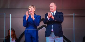 Глетка која не може да се види често: „најтажната принцеза на светот“ снимена насмеана