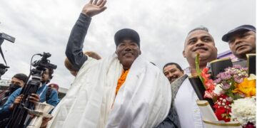 Непалецот Ками Рита по 30-ти пат се искачи на врвот на Еверест соборувајќи го светскиот рекорд