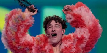 Победникот на Евровизија ја повика Швајцарија да воведе трет пол во официјалните документи