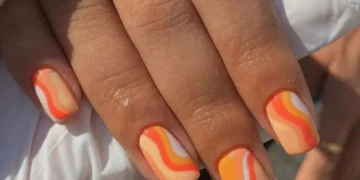 Аперол нокти во тренд: сочни и егзотични бои кои ќе го разубават ова лето