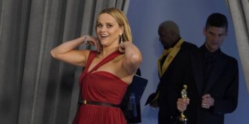 (Видео) Новинар ја праша Џеј Ло дали се разведува од Афлек, многумина ја фалат реакцијата на нејзиниот колега