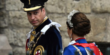 Медиумите: Зошто Вилијам ја пушти Кејт низ вода во скандалот со фотошопираната фотографија