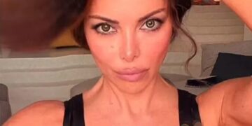 Николина Пишек ги покажа пазувите со влакна, фановите згрозени