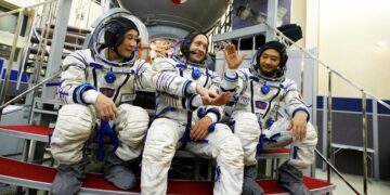 Јапонски милијардер откажа приватен лет околу Месечината