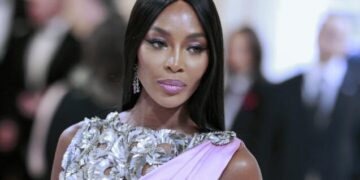 Наоми Кембел потврди дека имала деца користејќи сурогат мајка: „Имам голем страв од иднината“