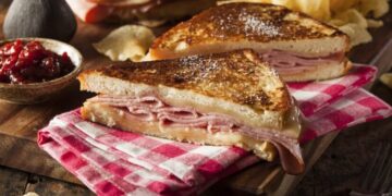 Сендвичи „Монте Кристо“  вкусни, крцкави и ароматични