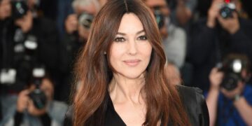 Ќерката на Моника Белучи и Винсент Касел беше специјална гостинка на ревијата на модната куќа „Диор“