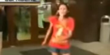 „Во овој хотел моќните јадат луѓе“ – манекенка врескаше на улица, ги обвинуваше сите по ред, па исчезна