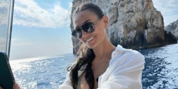 Деми Мур  позираше во градник; Фановите: Мило ни е што го покажуваш своето вистинско лице