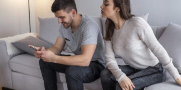 Ладни и затворени: три хороскопски знаци кои имаат проблеми со довербата