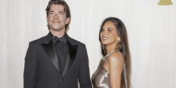 Џон Мулејни и Оливија Мун се венчаа во тајност