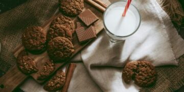 Евтиниот пијалок кој сигурно го имате во фрижидер го намалува холестеролот и го намалува ризикот од срцеви заболувања