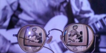 Се продаваат наочарите кои Ленон му ги подарил на посетител на студиото „Abbey Road“