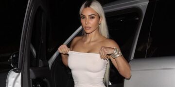 Ким Кардашијан објави стари фотографии, покажа како изгледала пред 31 година