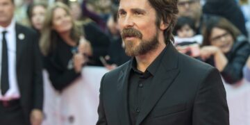 „Бетмен пристигна во Хрватска“: актерот Кристијан Бејл летува на Хвар