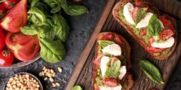 Појадок кој ќе ви се допадне! Брускетата со мирис на Италија е вистинска рапсодија на вкусoви