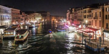 Венеција го заврши проектот за наплаќање влез во градот, критичарите велат: Експериментот не успеа