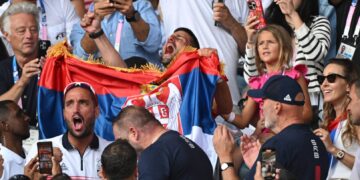 (Видео) Емоции на трибините: Ѓоковиќ со семејството го слави олимпиското злато