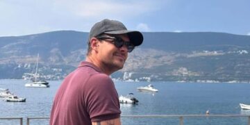 Милош Биковиќ ужива како татко: романтична прошетка покрај море со синот