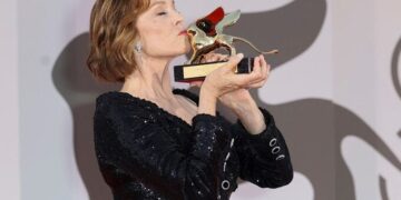 Сигурни Вивер доби награда за животно дело во Венеција: „Почестена сум“