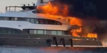 (Видео) Изгоре и потона јахта на турски претприемач вредна околу 16 милиони евра