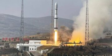 Кинеска ракета се распадна во вселената, во опасност се повеќе од 1000 сателити