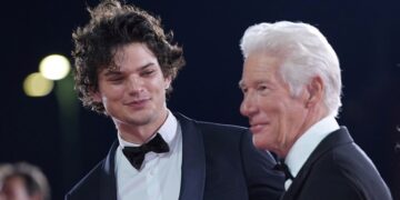 Синот на Ричард Гир привлече внимание во Венеција