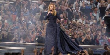 „Ја изгубив почитта“: Цените на билетите за концертот на Адел ги налутија обожавателите