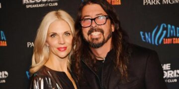 Познатиот музичар призна дека добил дете со љубовницата и порача: Ја сакам мојата сопруга