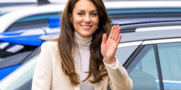 Кејт Мидлтон се врати на кралските должности, го одржа својот прв состанок