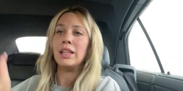 Најубавата жена на светот во проѕирен фустан привлече внимание во Милано