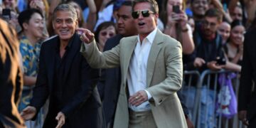 Никогаш не им е досадно: Клуни и Пит одлично се забавуваат на премиерата на нивниот нов филм