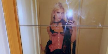 (Видео) Мексиканска пејачка и актерка падна на ревија на модната недела во Париз: „Најдобриот момент од мојот живот“