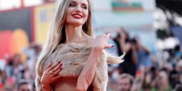 Џенифер Лопез му испрати порака на Бен Афлек со заводливи фотографии