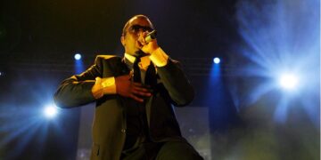 Диди повеќе не е под надзор поради опасност од самоубиство, тој се концентрира на одбраната