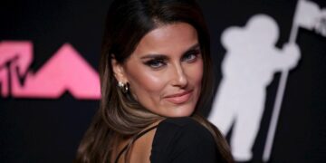 Нели Фуртадо: На фотографиите ми ја осветлуваа кожата и ми ги намалуваа колковите