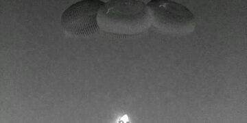 (Видео) Членовите на историската мисија „Спејс Икс“ слетаа на Земјата