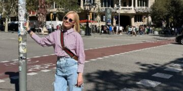 Прогласена е за една од најубавите жени на светот, ретко кој се сеќава како изгледаше пред операциите