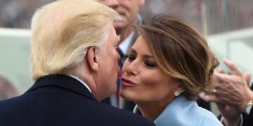 Прогласена е за една од најубавите жени на светот, ретко кој се сеќава како изгледаше пред операциите