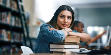 (Видео) Инцидент на црвениот тепих: Никол Кидман ја турна Салма Хајек