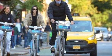 (Видео) Инцидент на црвениот тепих: Никол Кидман ја турна Салма Хајек