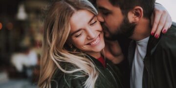 Брачен терапевт: Најсреќните парови практикуваат три едноставни навики