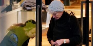 Продавачката мислела дека познатата актерка е крадец: jа пребарала нејзината торба на излегување