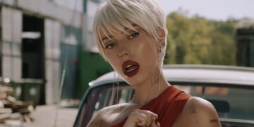 Следбениците ги коментираат најновите фотографии на Крис Џенер: „Нереални стандарди за убавина“