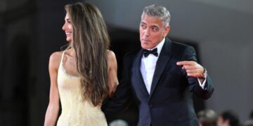 (Видео) „Ова е црвено знаме“: Селена Гомез танцуваше со колега на концерт