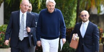 Поранешниот директор на позната модна компанија уапсен поради сексуална злоупотреба на млади момчиња