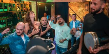 (Видео) ДНК снимаа спот за „Чаршија“ во чаршија: гости се Мишел Трајковски и Бока Конга