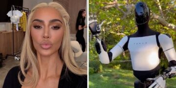 (Видео) Ким Кардашијан го праша роботот Тесла Оптимус дали може да и прати бакнеж