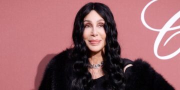 Шер огорчена на поранешниот сопруг со кој постигна светска слава: Ми ги зеде парите